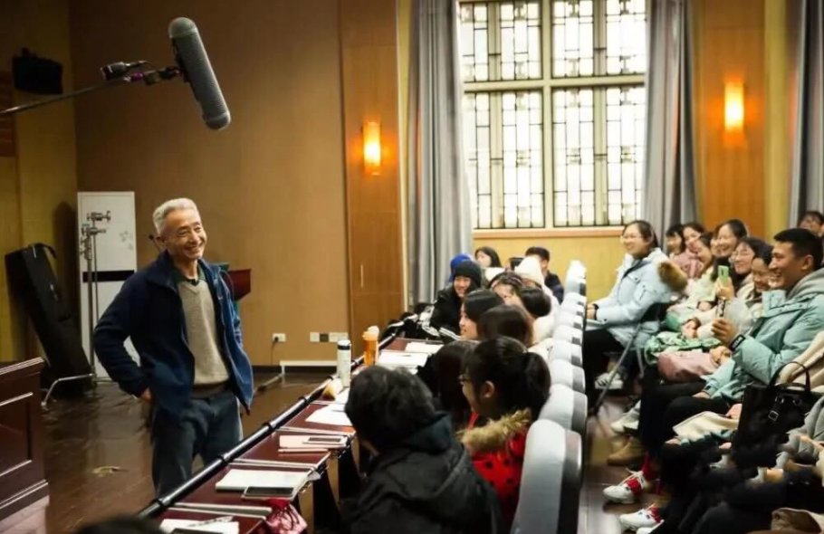 color|戴建业：我老婆一盒药51000，你跟我谈文人风骨？它能值几个钱