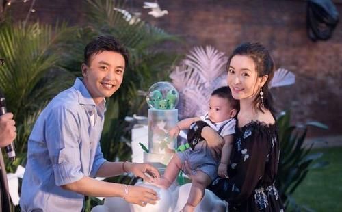 父母|有一种爱情故事叫“尔康和小燕子”,宝贝儿子真会长,难怪叫好看