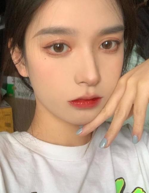 有品位的女人都不会跟风买口红，这几款大牌中的冷门色，高级独特