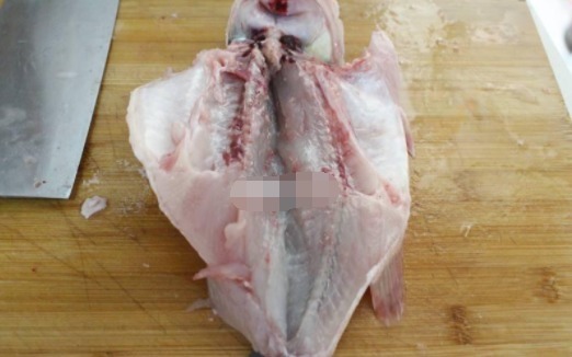 鲈鱼最简单的家常做法,鲜嫩少油,在家也能做出大厨的档次