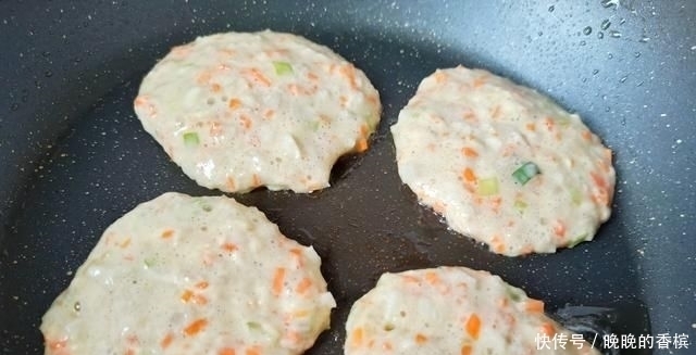 胡萝卜|懒人早餐做法,1根山药2个鸡蛋,不用早起5分钟出锅,孩子抢着吃