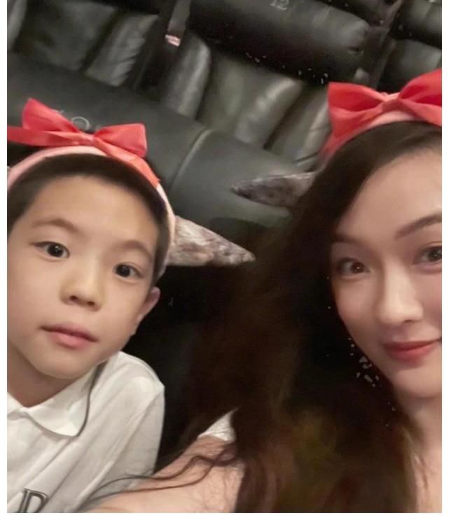 《爸爸5》重聚！吳尊一家四口回國，小泡芙變化大，嗯哼遺憾缺席