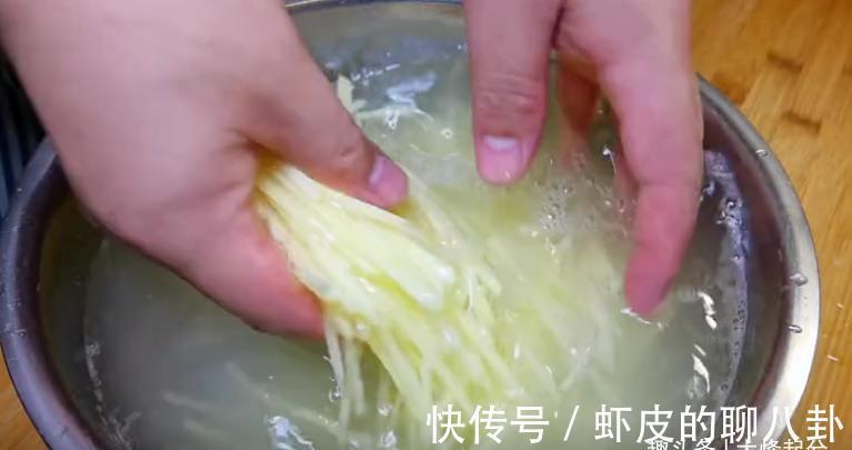 凉拌土豆丝|凉拌土豆丝，爽口开胃，下酒又下饭，做法超简单