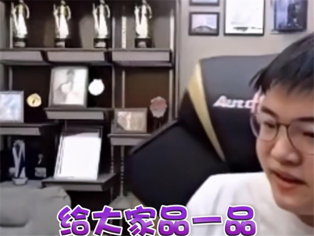 水晶|LPL“ADC排行榜”火了，水晶哥却痛苦面具：为何身后只有一盆花
