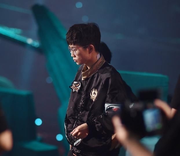 巔峰對決|難怪久誠始終不拿干將,得知隱藏內(nèi)幕后,粉絲不配贏