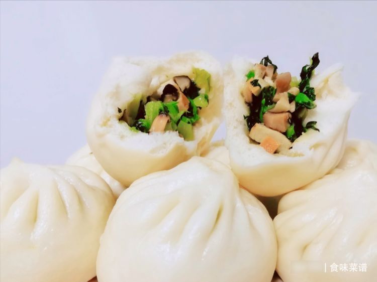 香菇青菜包好吃有诀窍，低脂低热量，翠绿鲜嫩，一次做20个不够吃