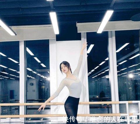 b姚安娜首秀《中餐厅》，朴实有修养获好评，她竟然是这样的名媛