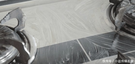 邻居|用完的牙膏管别扔掉，在厨房里还有不少妙用，邻居见了纷纷学