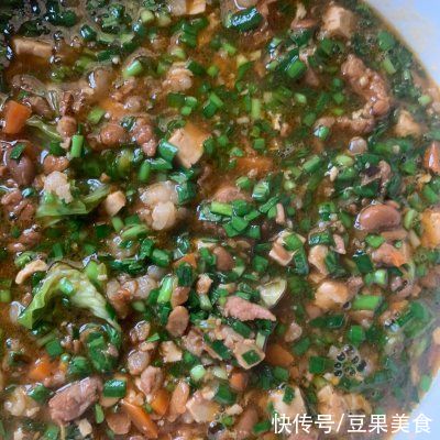 这道香喷喷的炸酱面，一上桌就被哄抢一空