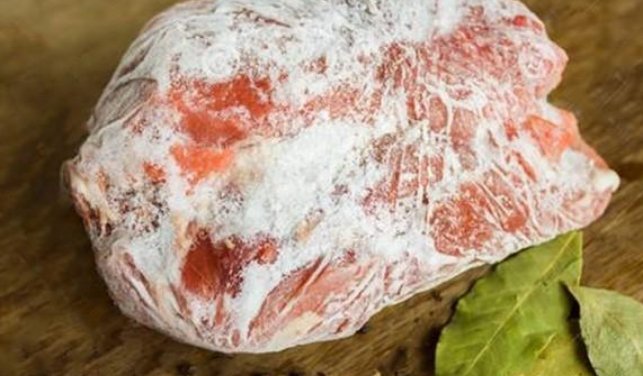 融化肉的时候，先不要用水泡，教你“三招”，快速融化，像新鲜的肉一样