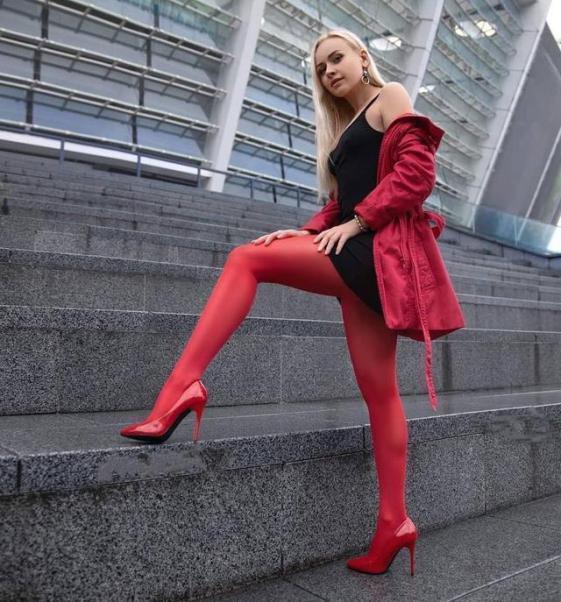 东欧大长腿美女模特, 修长美腿让人心动, 做好3动作或许你也能有