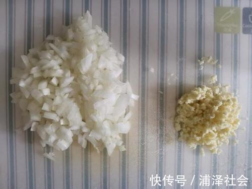 披萨|超详细自制披萨，教你在家做，便宜简单又好吃，我家一周做3次