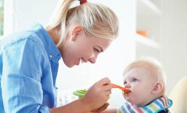 母乳也有“保质期”？医生指出：三个阶段只喝母乳，孩子缺乏营养