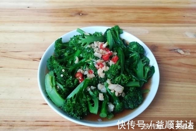 黄芪|妈妈来家里小住,女婿忙活一下午做5菜1汤,晒圈网友:胃口真好