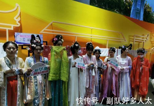 showgirl|2021CJ逛展第三日：ChinaJoy最美COS？看完我都流鼻血了