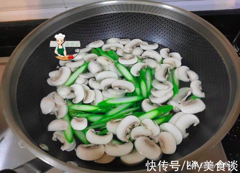 鲜美|秋天，这三样素菜一起炒，鲜美极了，不放肉也香，秋天吃它特养人