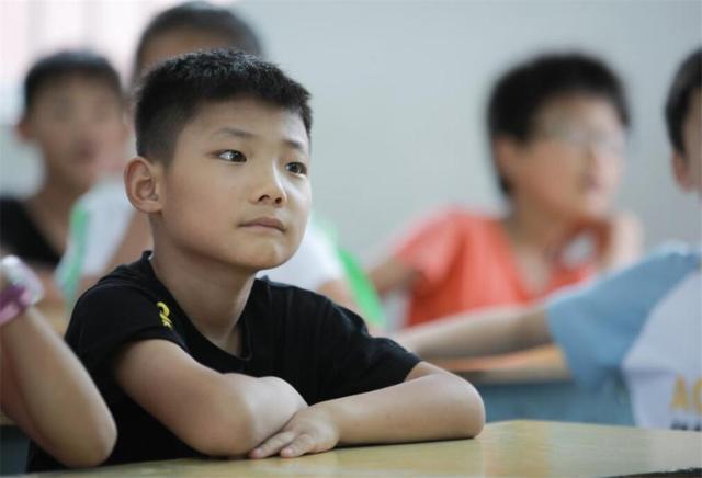 班主任|班主任长大后有出息的孩子,从小会有这3气质,全占的恭喜你