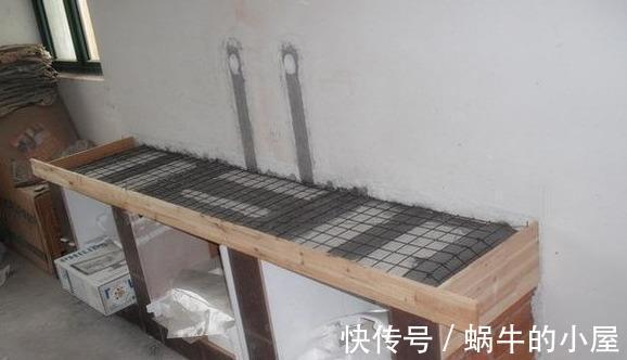 水泥|电视柜太贵，公公帮我们用砖砌一个，成本不到100块，效果太赞！