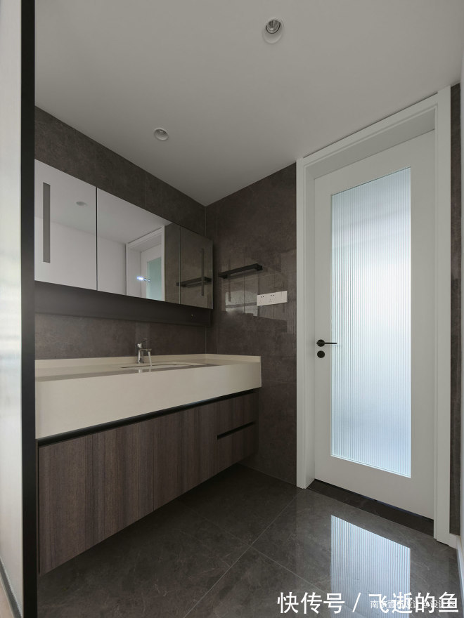 空间|129㎡现代简约风,空间互换优化采光