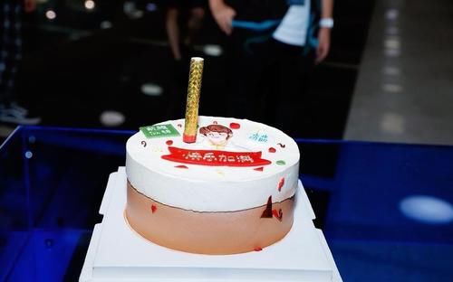 何老師|《快樂大本營》對丁程鑫的實力寵愛，閉關缺席錄制準備禮物，高考前發博祝福