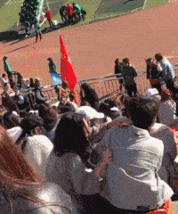 |搞笑趣图GIF:天然山泉水,纯净无污染,只是味道有点咸