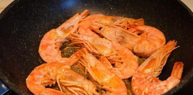 做油焖大虾,第一步常有人做错,味道不香,教您正确做法,好吃