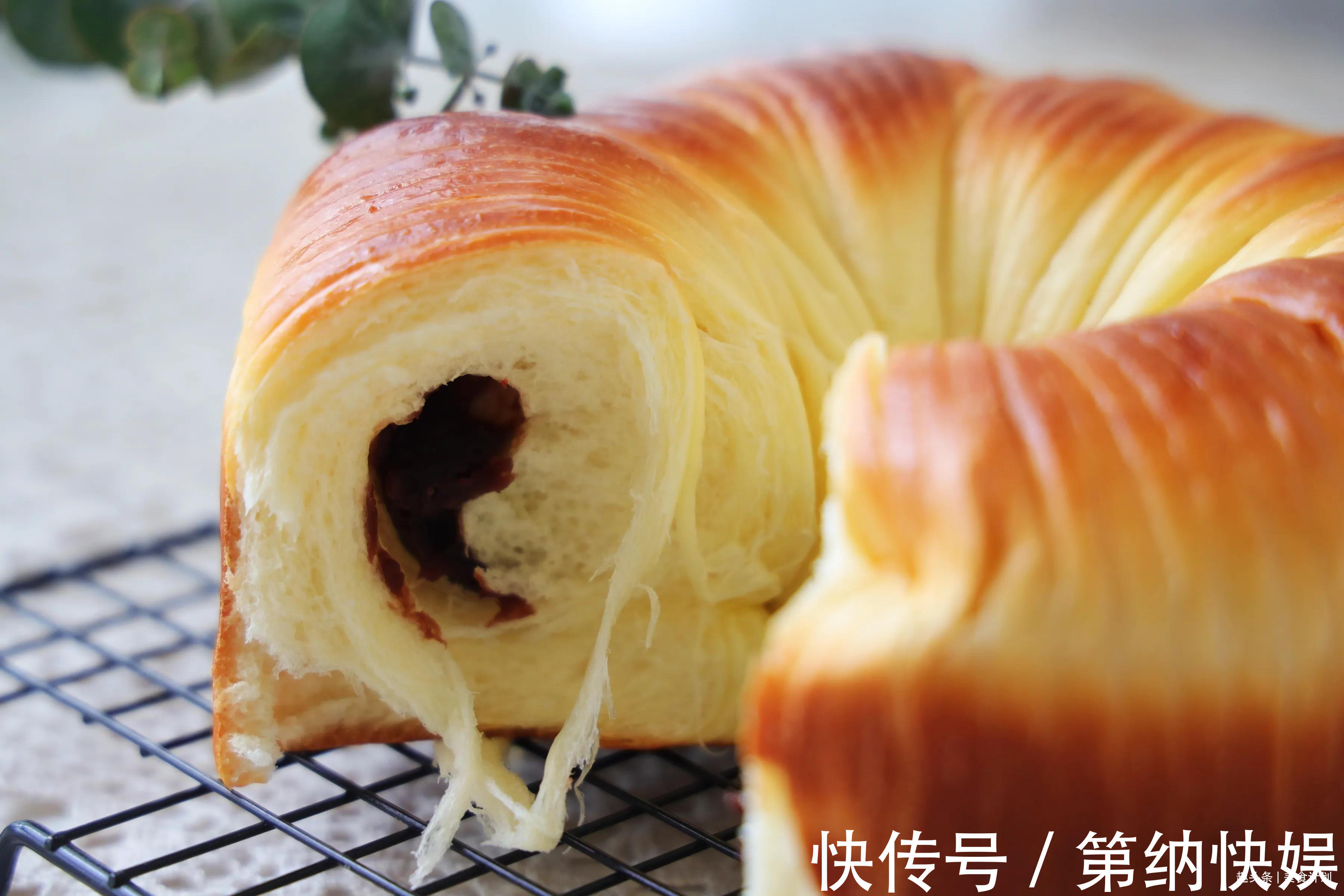 松软|教你做最近很火的毛线面包，松软拉丝，孩子吃了一次还想吃