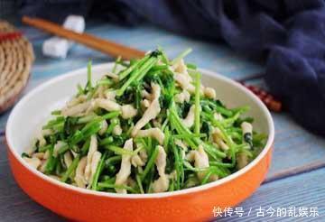 美食推荐:爆炒肥肠、滑蛋虾球、香菜炒鸡丝制作方法