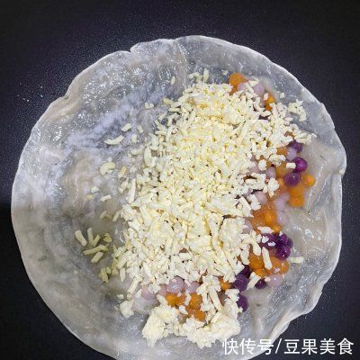 芝士芋圆手抓饼|芝士芋圆手抓饼
