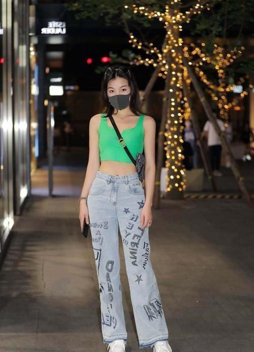 高跟鞋|美女红唇明艳又高贵,气场十足,很有时髦范