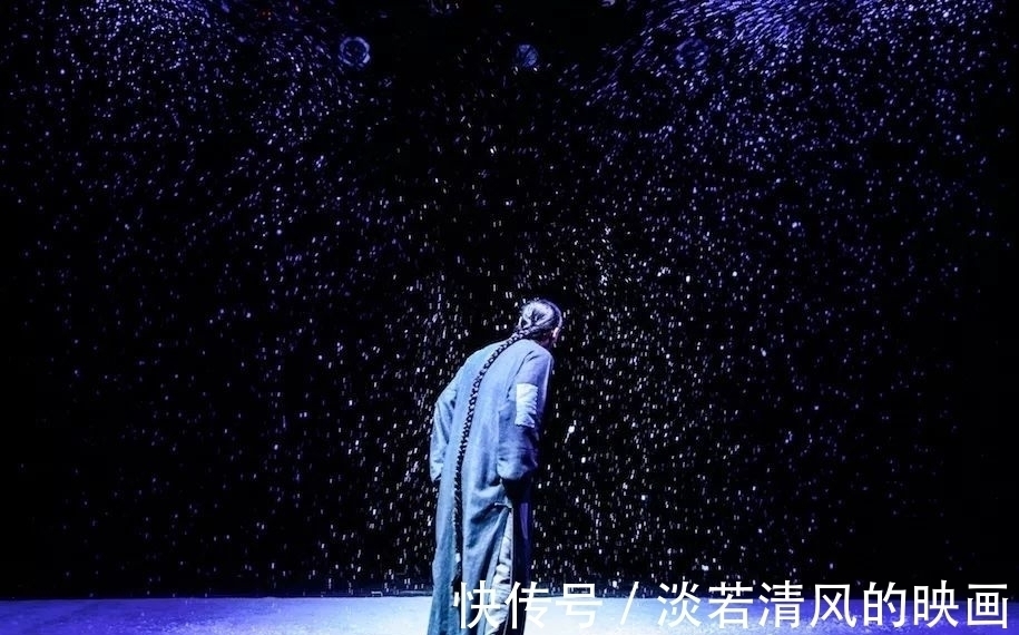 鲁迅!重读鲁迅笔下孔乙己,坐在咸亨酒店吃着茴香豆的我,不禁泪流满面