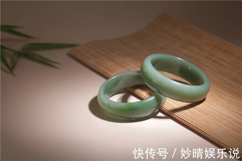 和田玉 最强硬通货!手镯是这么定价的!看完再也不怕买吃亏!