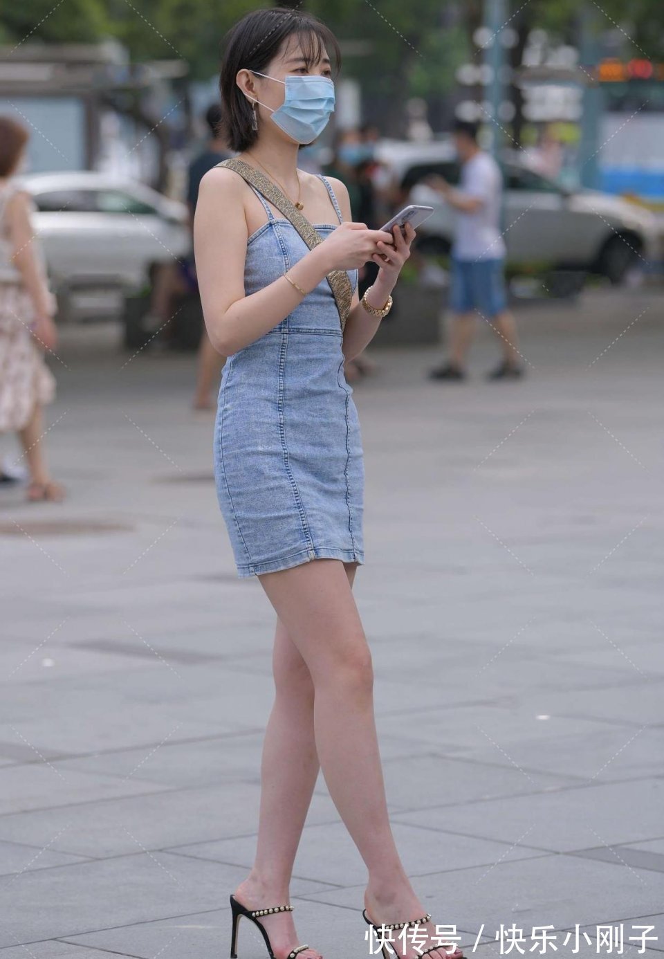 外表|美女一看就不是普通人,逛街时仍然很魅力十足,外表看起来很时髦