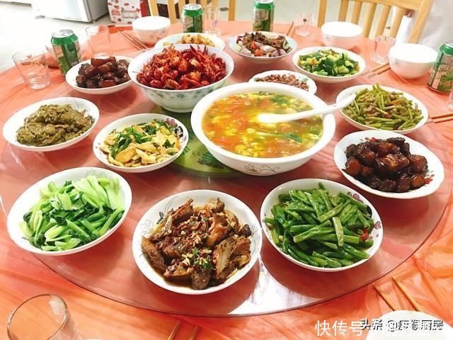 媳妇临产,岳母来家陪护,老妈做了12菜1汤招待,大家看看怎么样