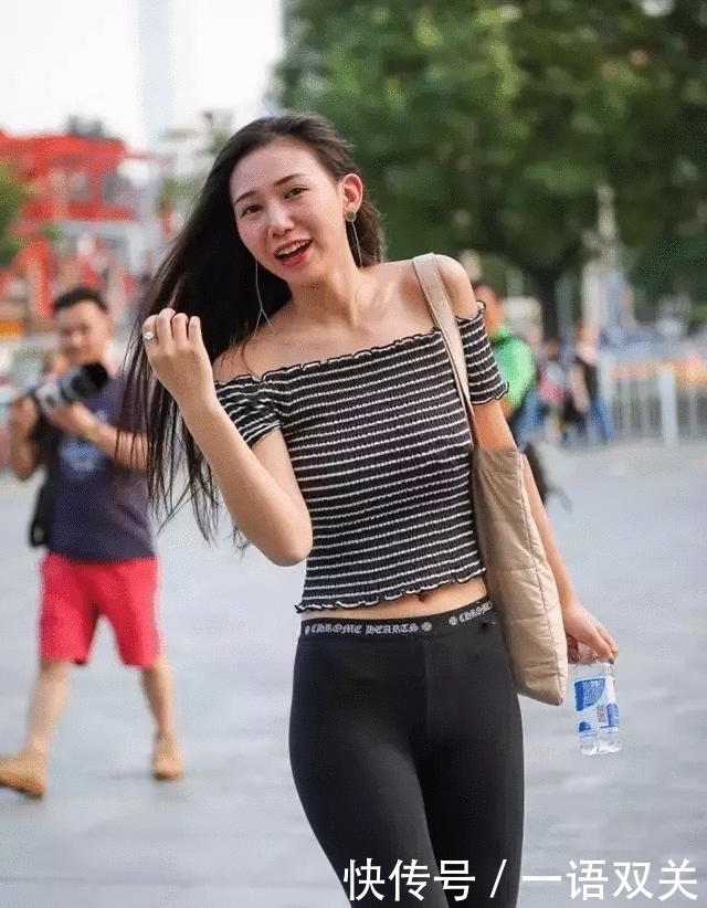 街拍 打底裤造型特别贴身, 赋予女性不一样的时尚魅力!