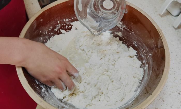 黄豆酱|包白菜饺子,记住老师傅的“2放2不放”,饺子鲜嫩多汁,特好吃