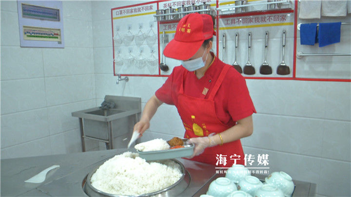 送达|3000多份饭菜安全送达 台风天海宁为老助餐服务不停歇