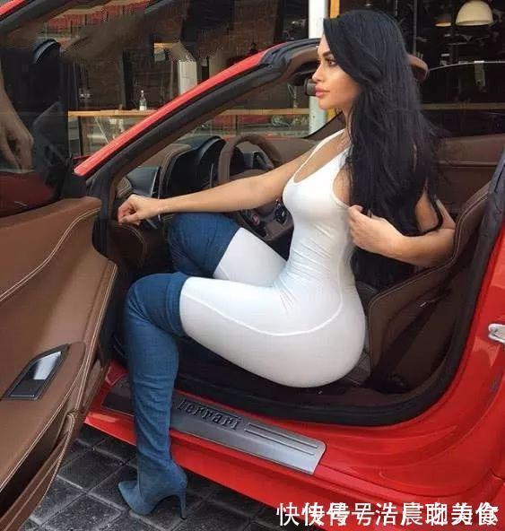 迷人|拥有完美腰臀比,沙漏型身材,国外大码模特就是这么迷人