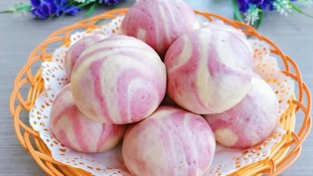 用黑豆做一锅包子，拿它当早餐主食，营养又好吃，全家都爱吃