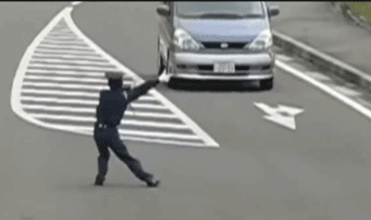 |搞笑GIF:撩妹有风险 搭讪需谨慎