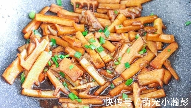 冬季特有的食材，20块钱一斤，吃一顿刮三天油，有条件女人要多吃