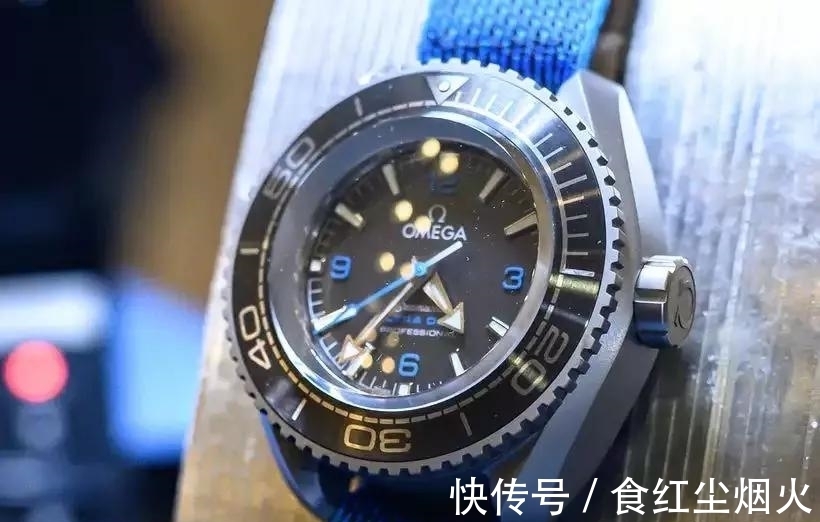 欧米茄 当三枚欧米茄手表潜到1万米的海洋中,会怎么样?