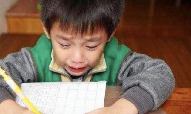 未知数|爷爷叫魏炎,爸爸叫魏寒,奶奶给娃取的“名字”,害娃天天被点名