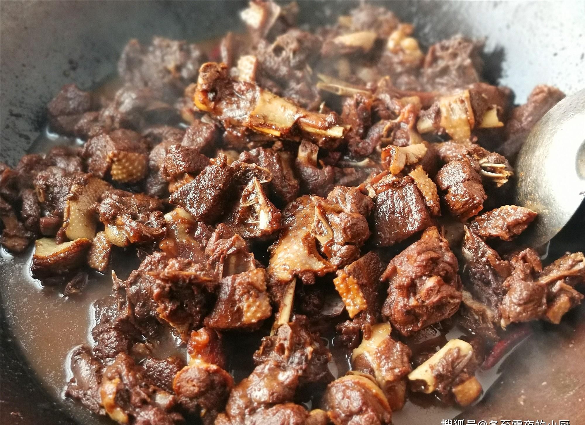  大鹅炖不烂，味道还腥？教你东北农家铁锅炖大鹅，软烂入味还不腥