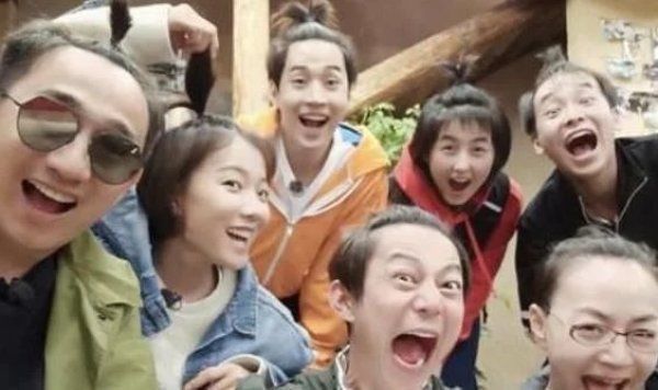 张子枫|宋丹丹问张子枫平时是怎么给父母要钱的,张子枫的做法好机智