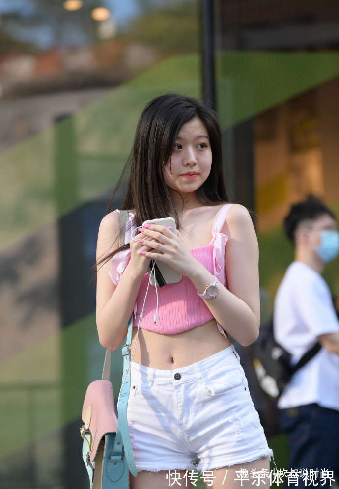 针织吊带 夏日清新“约会装”,粉色吊带配短裤,让你轻松“胜人一筹”