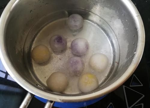 这样做的汤圆表皮清透，口感Q弹，还能美肤润燥，元宵节就吃它