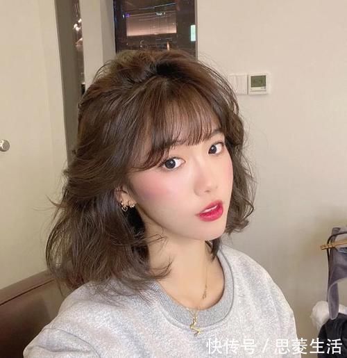 发量|过年别乱烫头发,试试今年流行的“慵懒法式烫”,圆脸方脸都适合