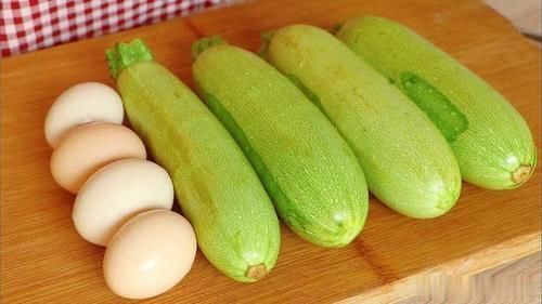 终于找到西葫芦最好吃的做法,外酥里嫩太馋了,一次4根不够吃