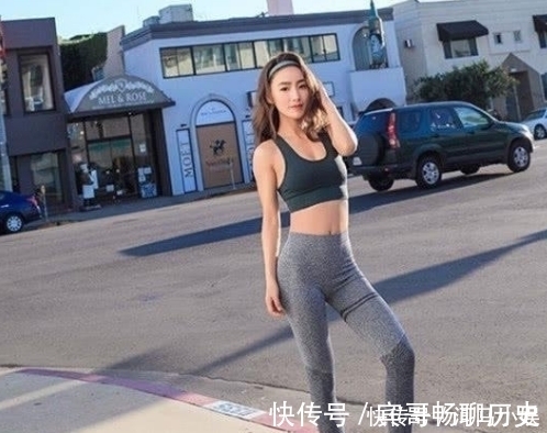 裤腿处|时尚紧身打底裤小姐姐苗条性感,让人一看,怦然心动